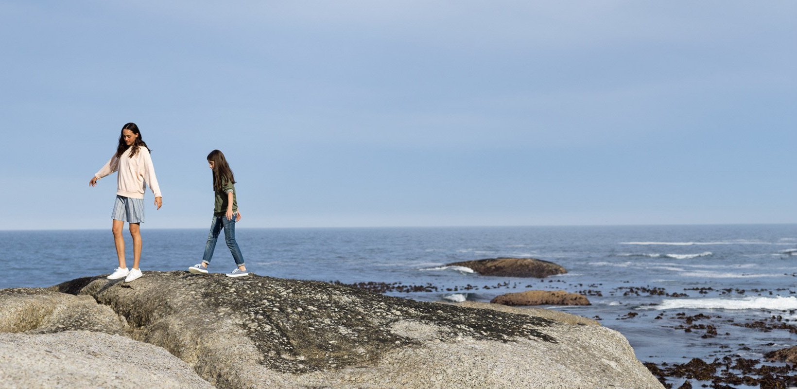 Barn på klippor vid havet Barn på klippor vid havet