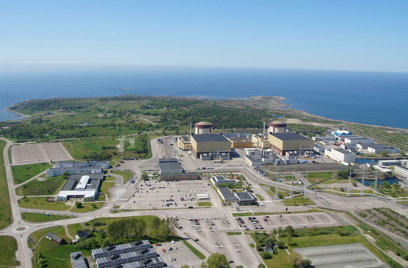 Flygfoto över Väröhalvön och Ringhals kärnkraftverk. Flygfoto över Väröhalvön och Ringhals kärnkraftverk.