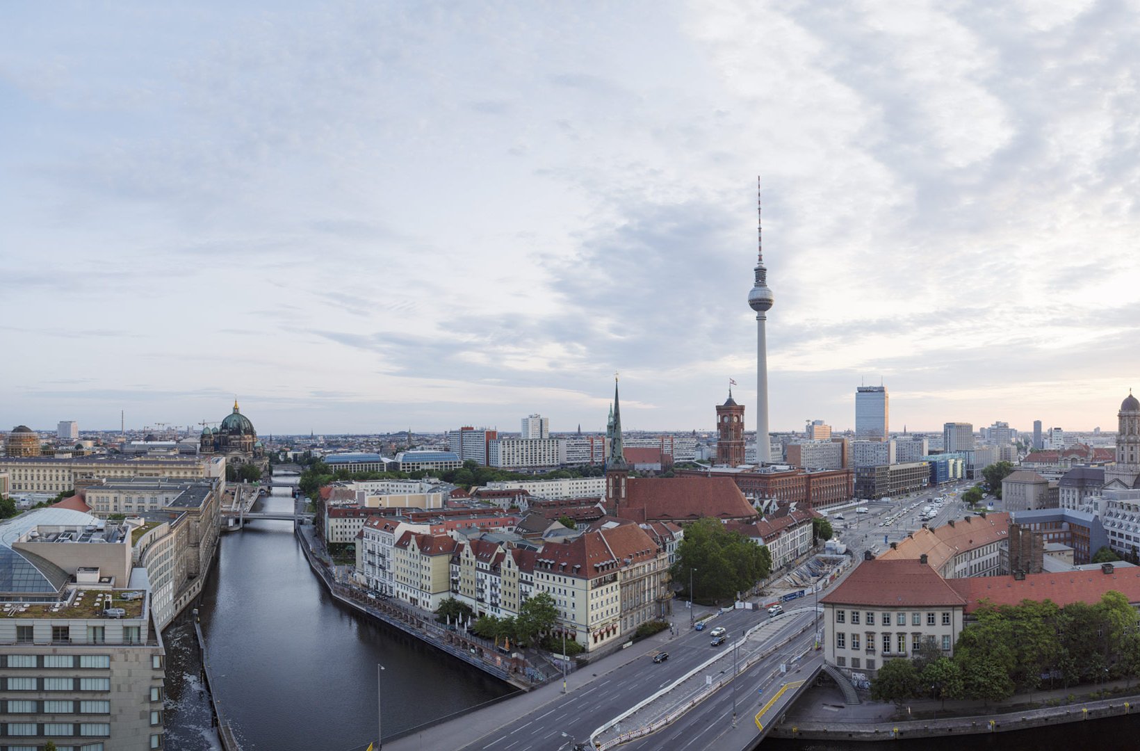 Vy över tv-tornet och andra byggnader i Berlin