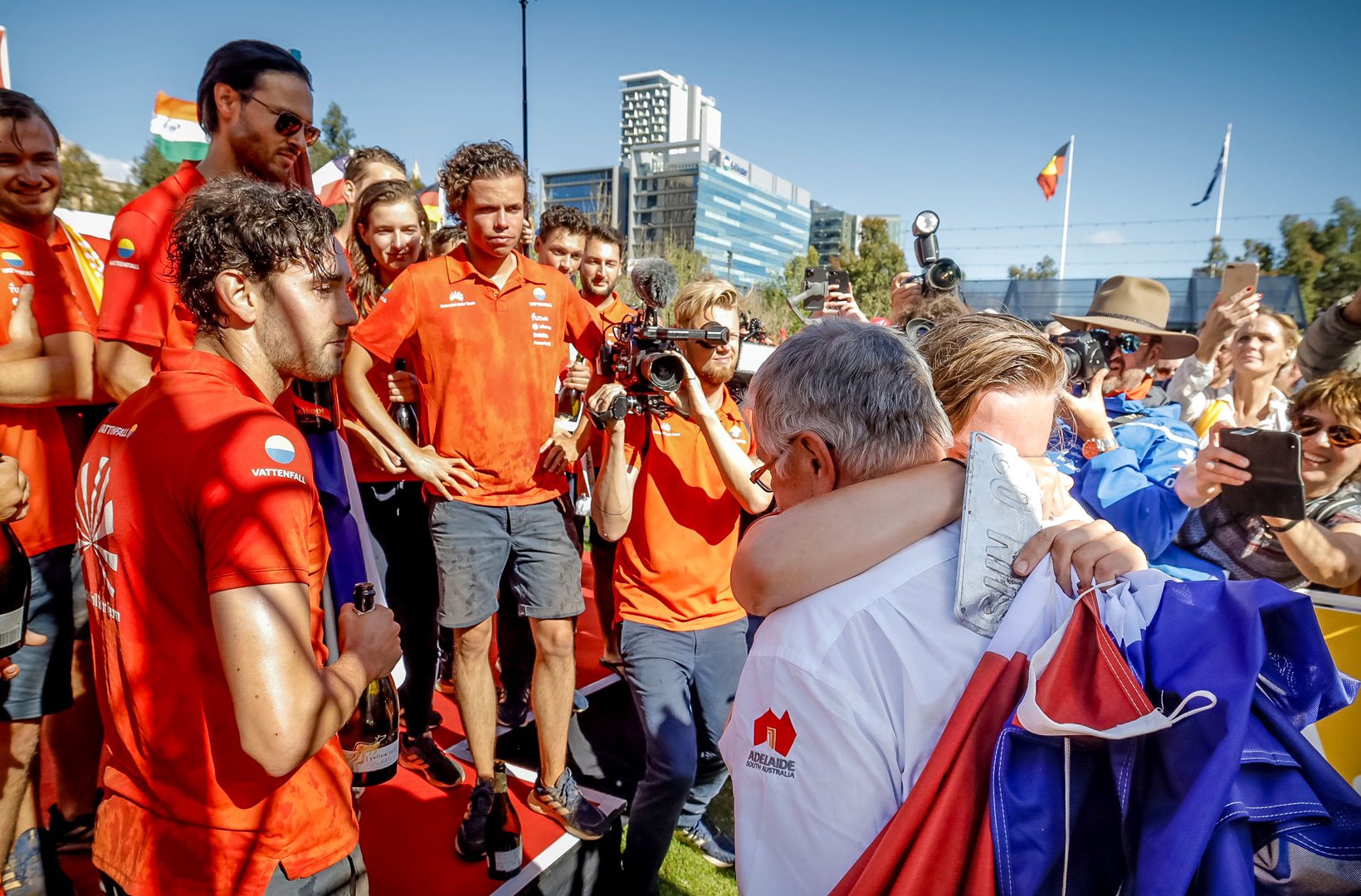 Medlemmar i Vattenfall Solar Team på den dramatiska sista tävlingsdagen