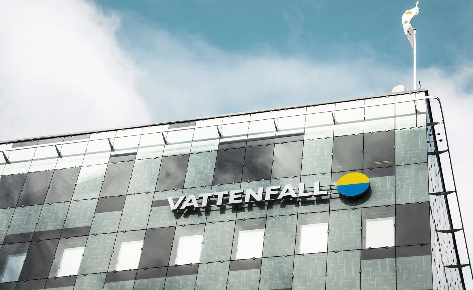 Vattenfalls logotyp på huvudkontoret i Solna