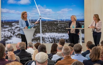 Vattenfalls hållbarhetschef Annika Ramsköld talar på invigningen av Blakliden Fäbodberget