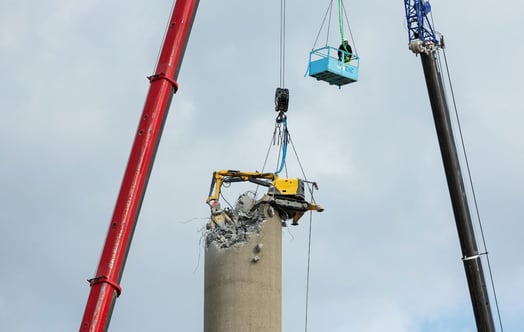 85 meter hög skorsten på Studsviksområdet rivs
