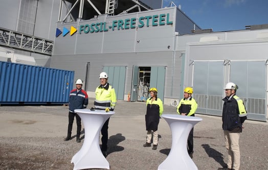 HYBRIT-anläggningen tas i drift av statsminister Stefan Löfven, vice statsminister och klimatminister Isabella Lövin, SSAB:s VD Martin Lindqvist, LKAB:s VD Jan Moström och Vattenfalls VD Magnus Hall