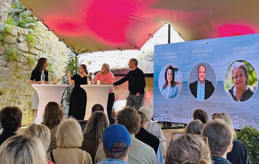 Moderator Mia Odabas och panelmedlemmarna Anna Borg, Martin Lundstedt, Lotta Lyrå på scen i Almedalen