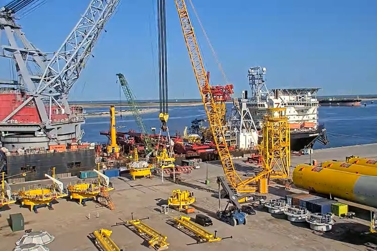Fundament till Hollandse Kust Zuid lastas på Installationsfartyget Seaway Strashnov