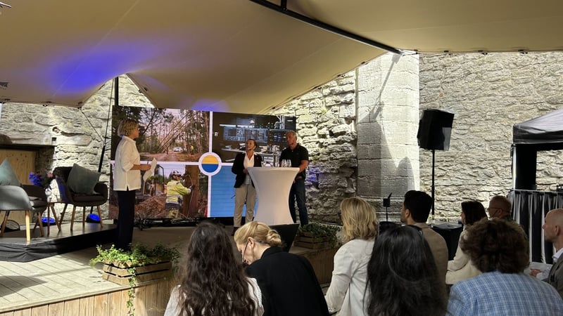Annika Viklund, vd för Vattenfall Eldistribution och Håkan Wirtén, generaldirektör för SMHI.