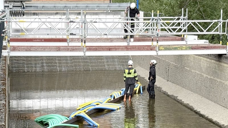 Montering av kameror vid intagskanalen i Stångån Montering av kameror vid intagskanalen i Stångån