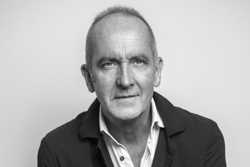 Porträtt av Kevin McCloud