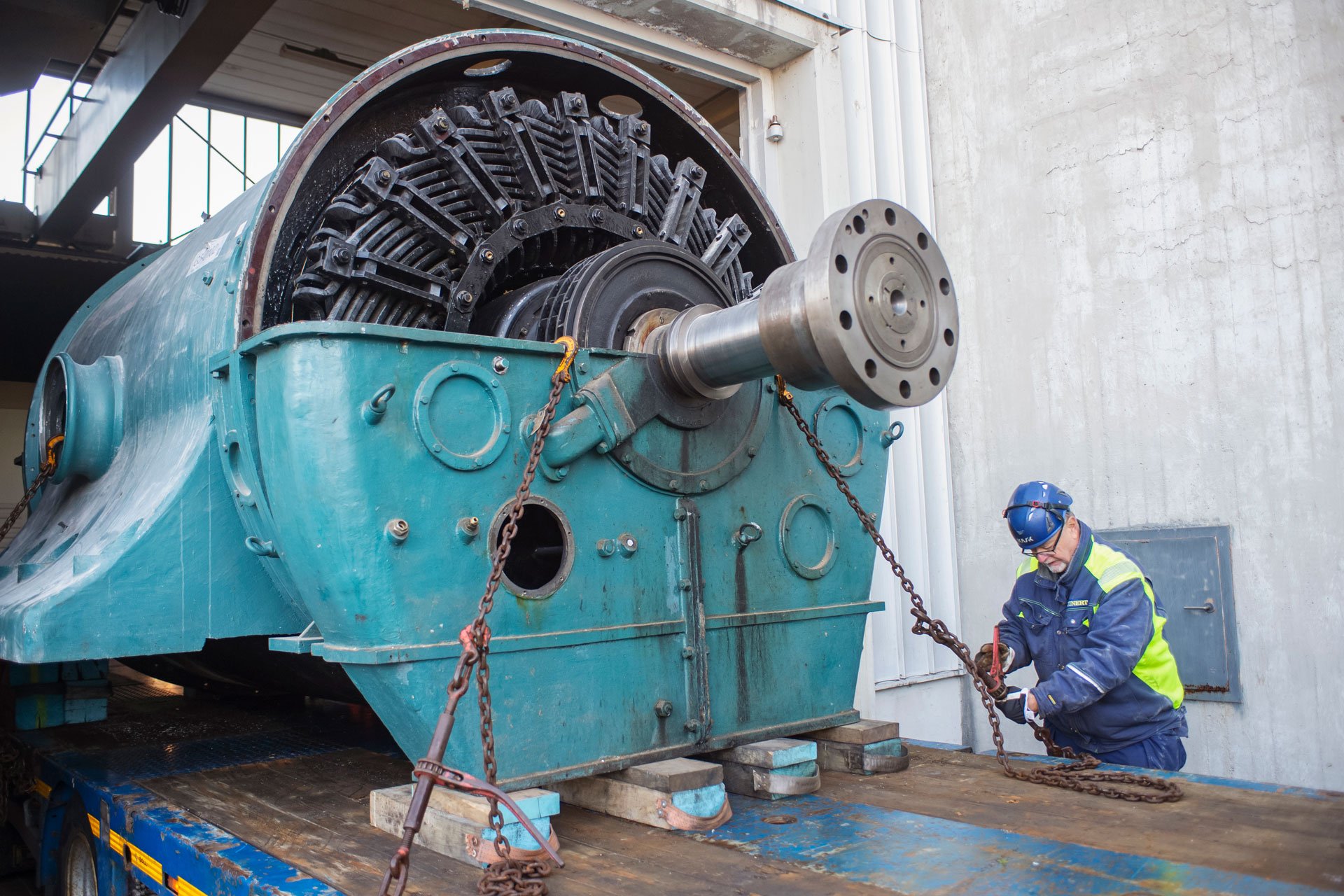 Generatorn-kedjas-fast-på-flaket-högupplöst-okt-2022-Foto-Ryno-Quantz.jpg