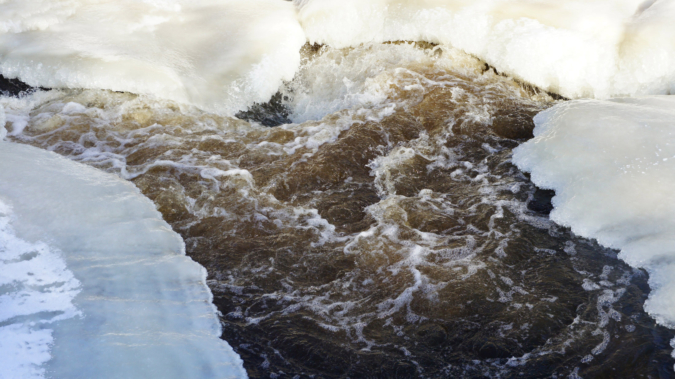 Is och flödande vatten. Foto: Aino Tanhu