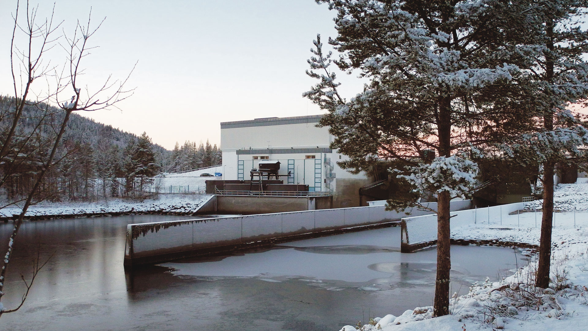 Vattenkraftverket Rusfors en vinterdag