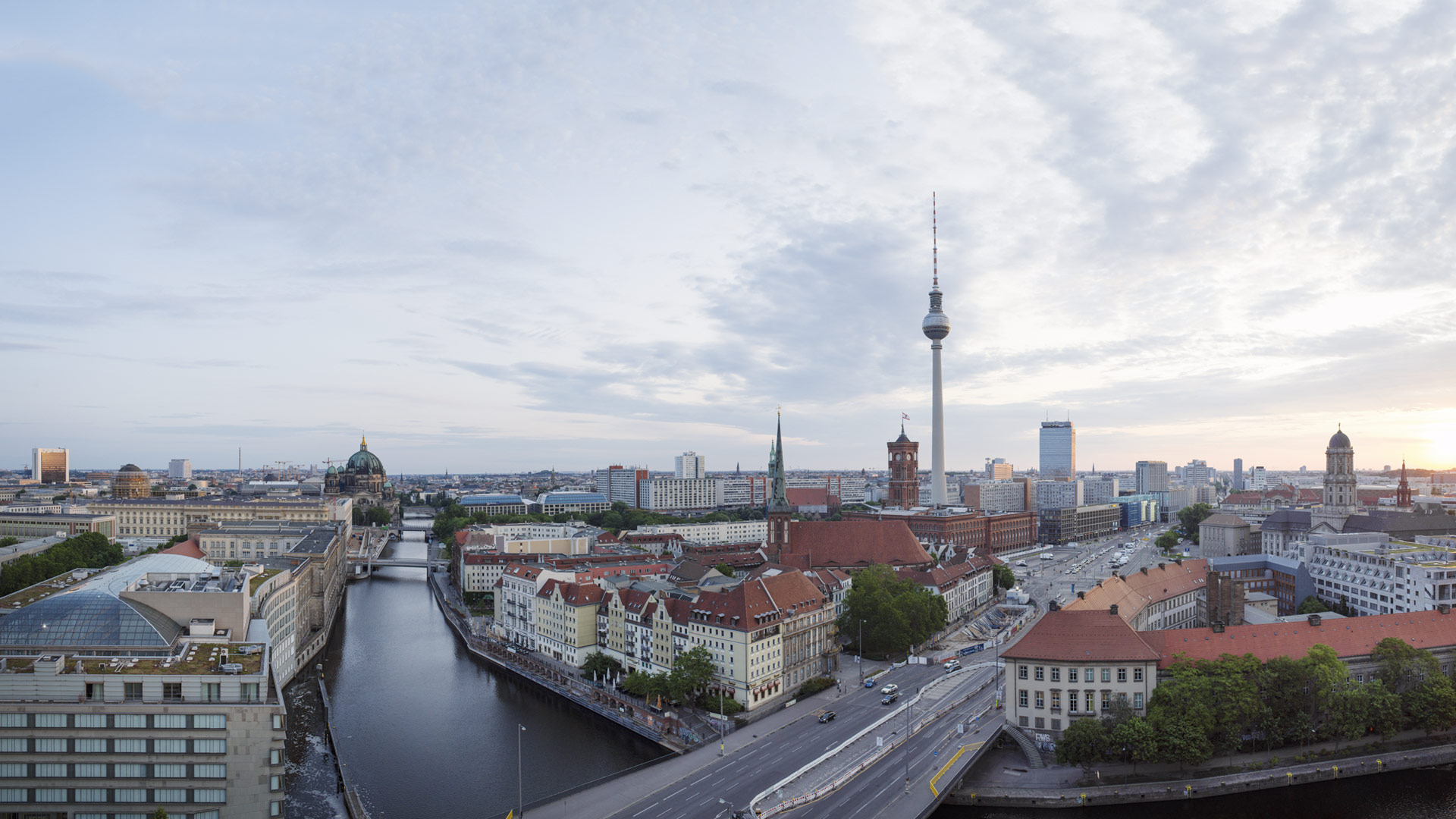 Vy över tv-tornet och andra byggnader i Berlin