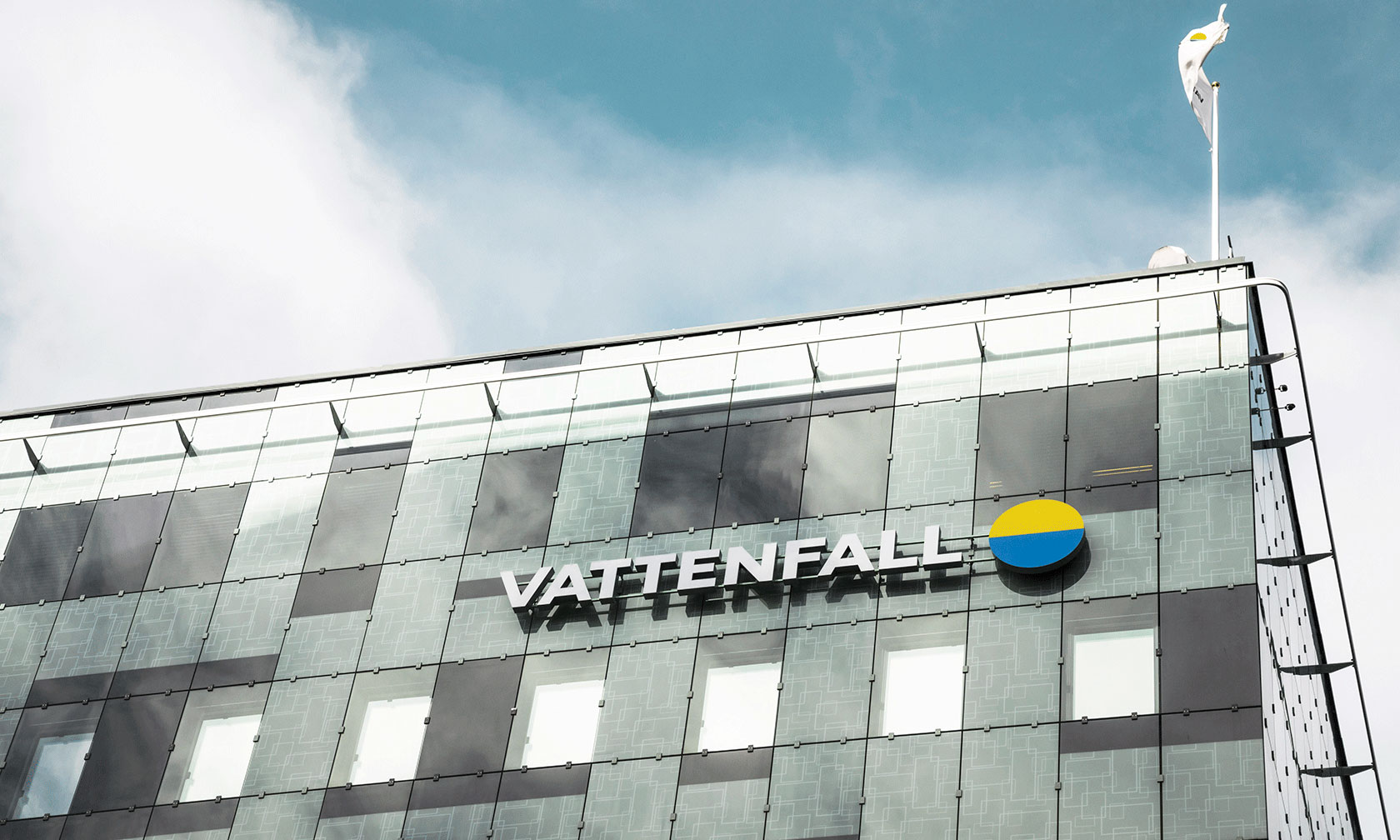 Vattenfalls logotyp på huvudkontoret i Solna