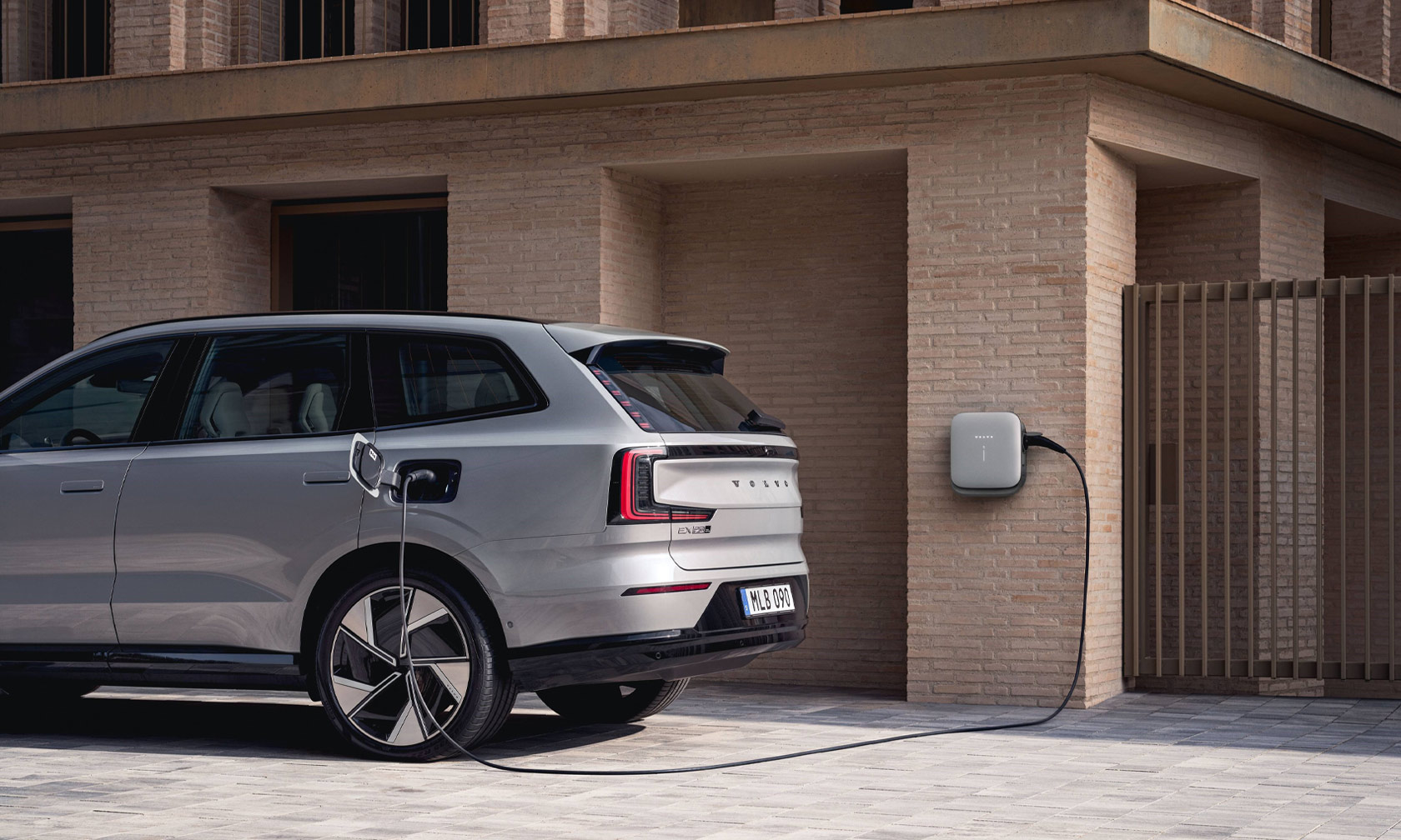 Vattenfall och Volvo Cars i nytt samarbete – fri hemladdning under ett år