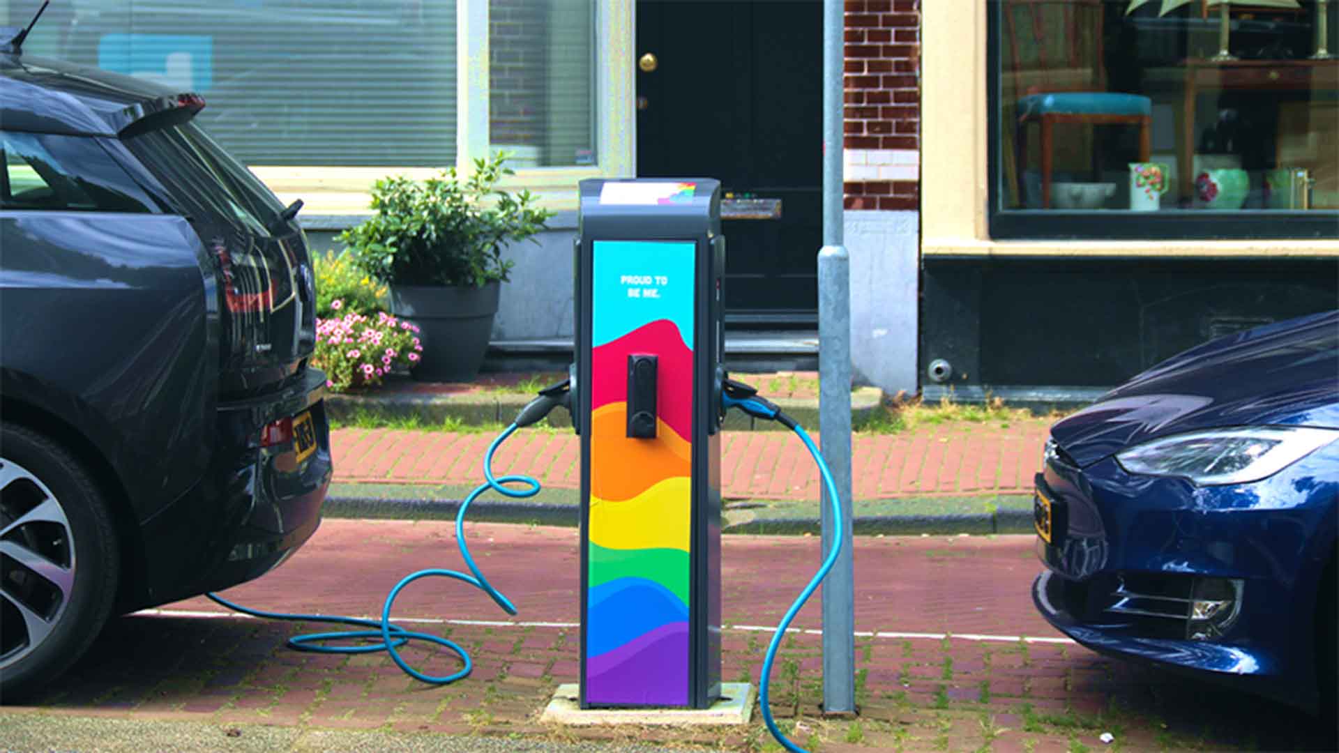 Pride-Chargning-pole-Vattenfall-Amstedam.jpg