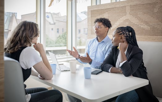 Junge Fachkräfte im Amsterdamer Vattenfall Büro Junge Fachkräfte im Amsterdamer Vattenfall Büro