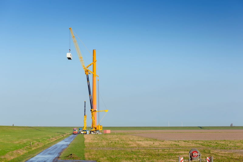 De huidige tien windmolens worden afgebroken om plaats te maken voor modellen met een groter vermogen De huidige tien windmolens worden afgebroken om plaats te maken voor modellen met een groter vermogen