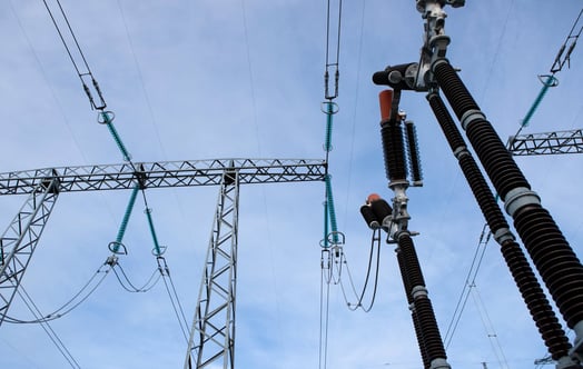Kraftledningar mot blå himmel. Kraftledningar mot blå himmel.