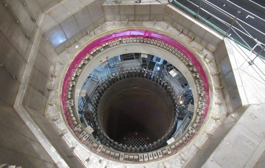 Insidan av ett reaktortryckkärl. Insidan av ett reaktortryckkärl.