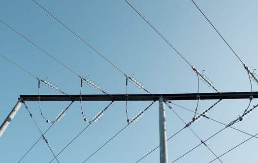 Närbild på kraftledningar. Närbild på kraftledningar.